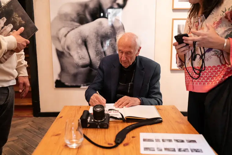 Thomas Hoepker · Leica Book Signing — event photography in Berlin by Natalia Dymkowski (7)
