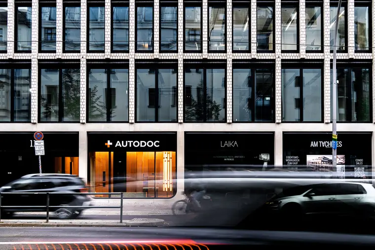 Autodoc — AM TACHELES — real estate & interior photography in Berlin by Natalia Dymkowski (2)