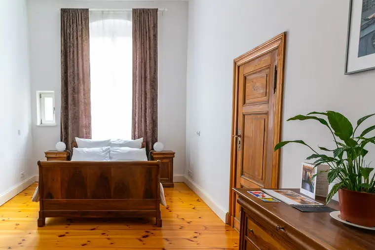 Mitte Refurbished Altbau — real estate & interior photography in Berlin by Natalia Dymkowski (1)