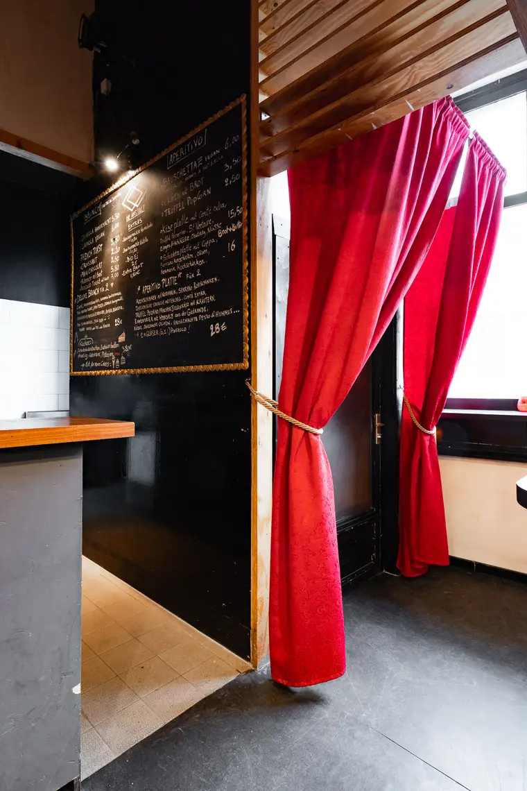 Mitte Bar — real estate & interior photography in Berlin by Natalia Dymkowski (3)
